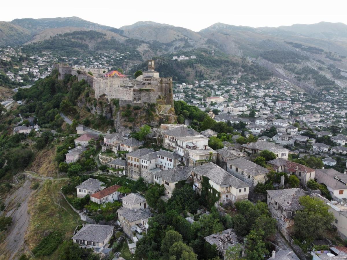 Guest House Argjiro Castle Gjirokaster Bagian luar foto