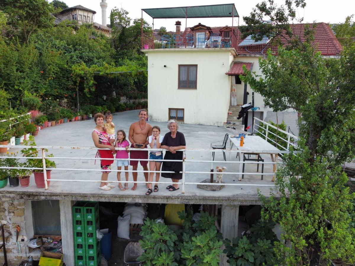 Guest House Argjiro Castle Gjirokaster Bagian luar foto