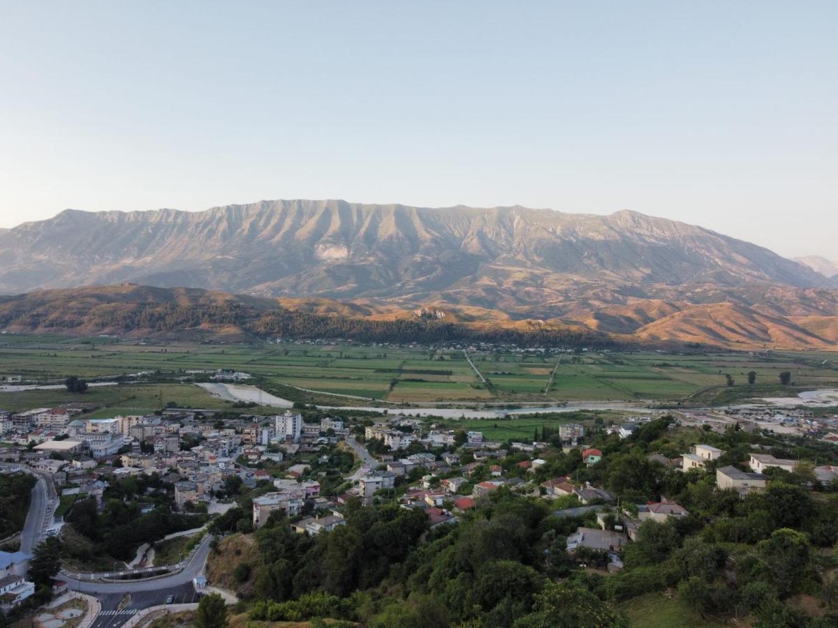 Guest House Argjiro Castle Gjirokaster Bagian luar foto