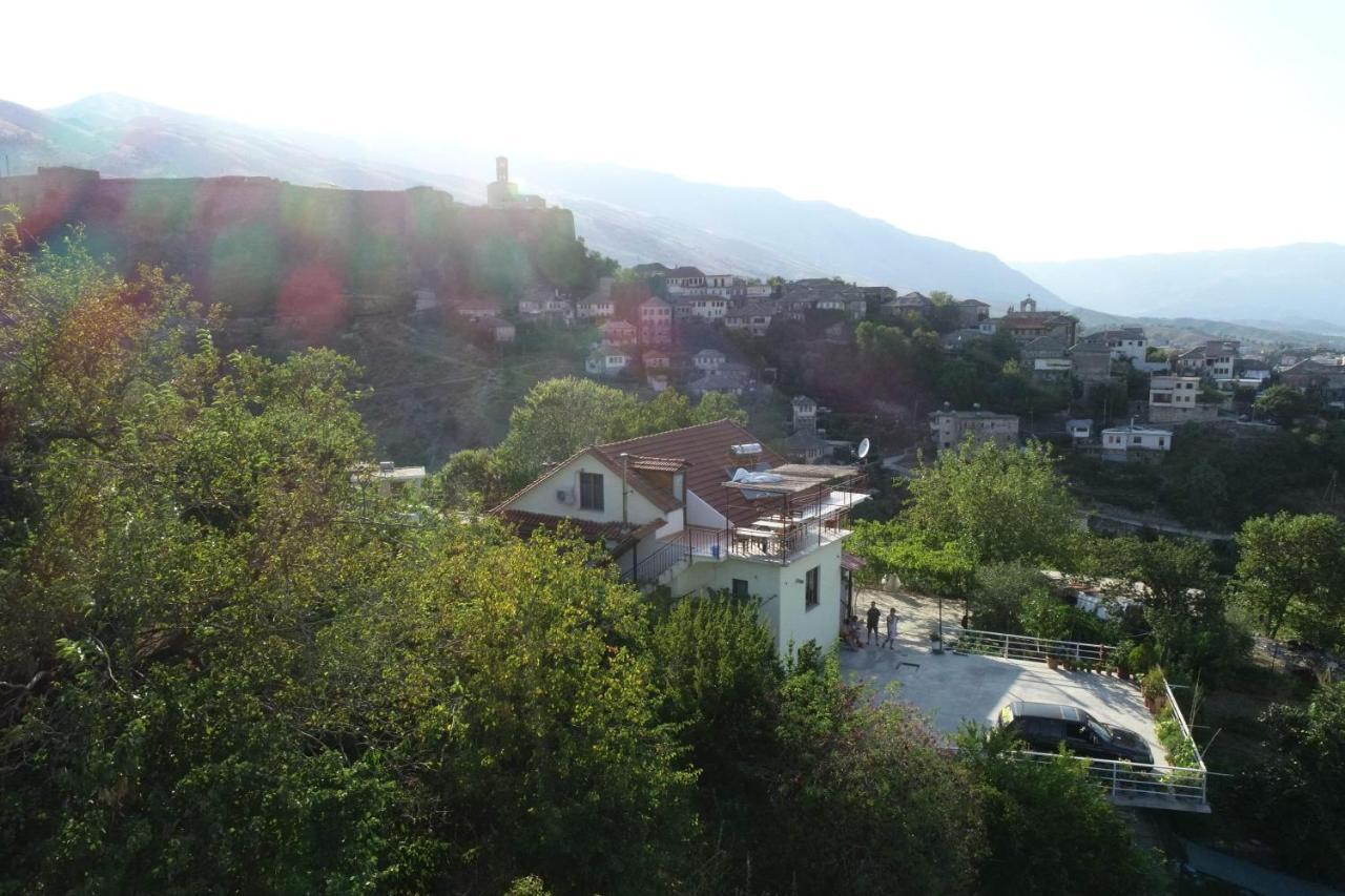 Guest House Argjiro Castle Gjirokaster Bagian luar foto