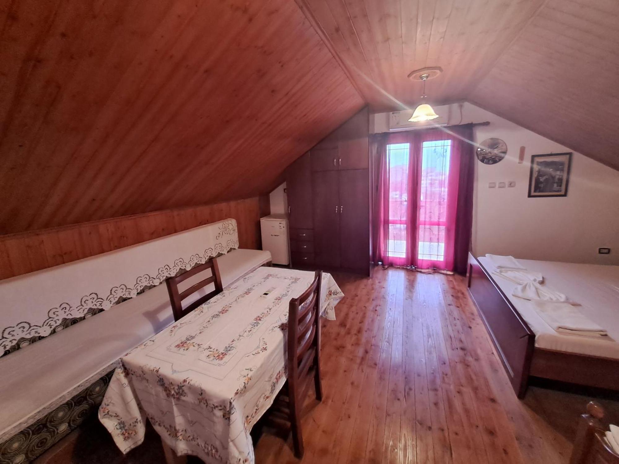 Guest House Argjiro Castle Gjirokaster Bagian luar foto