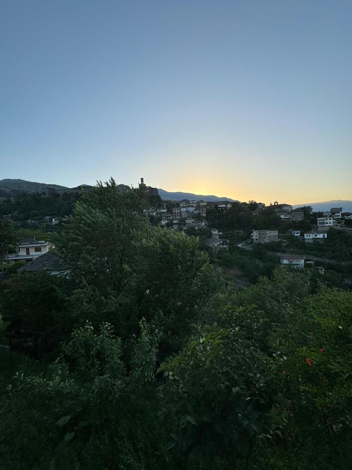 Guest House Argjiro Castle Gjirokaster Bagian luar foto