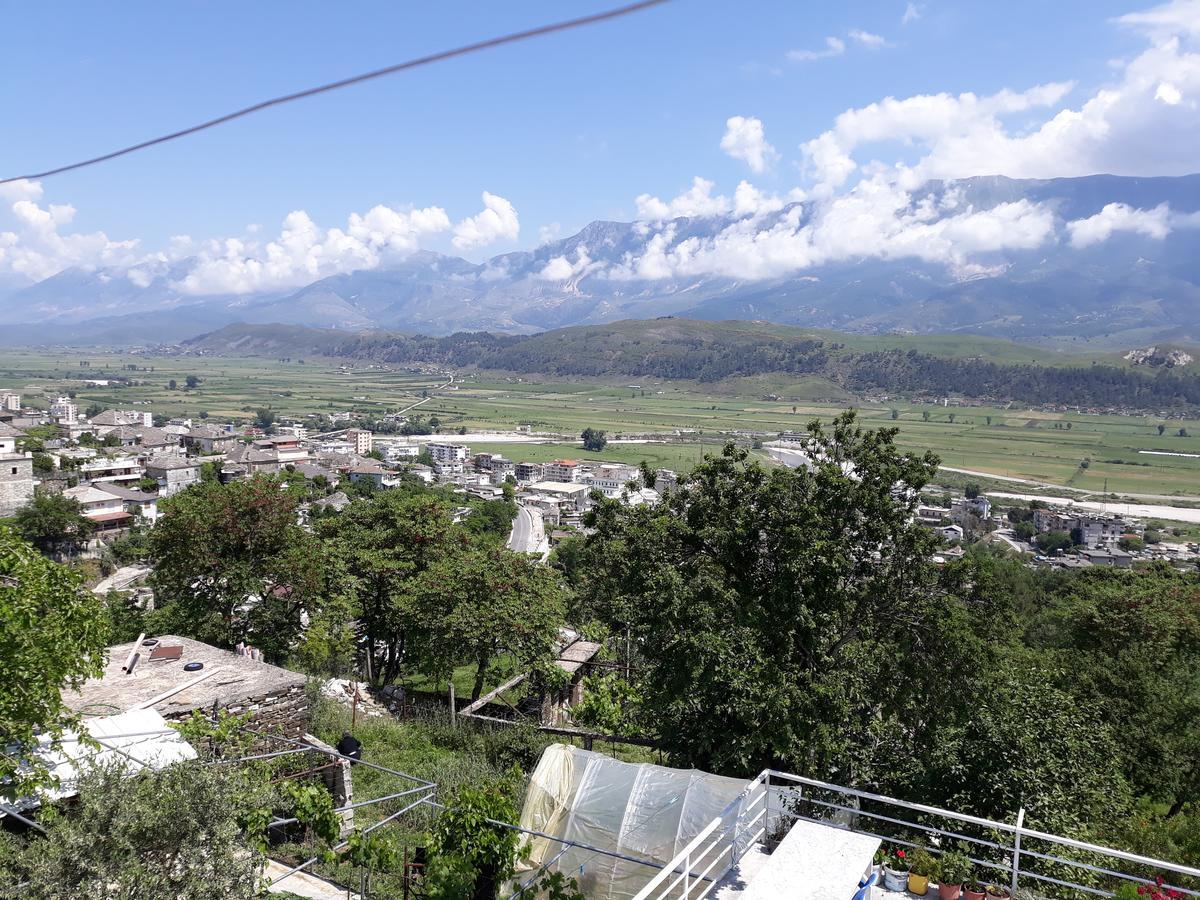 Guest House Argjiro Castle Gjirokaster Bagian luar foto