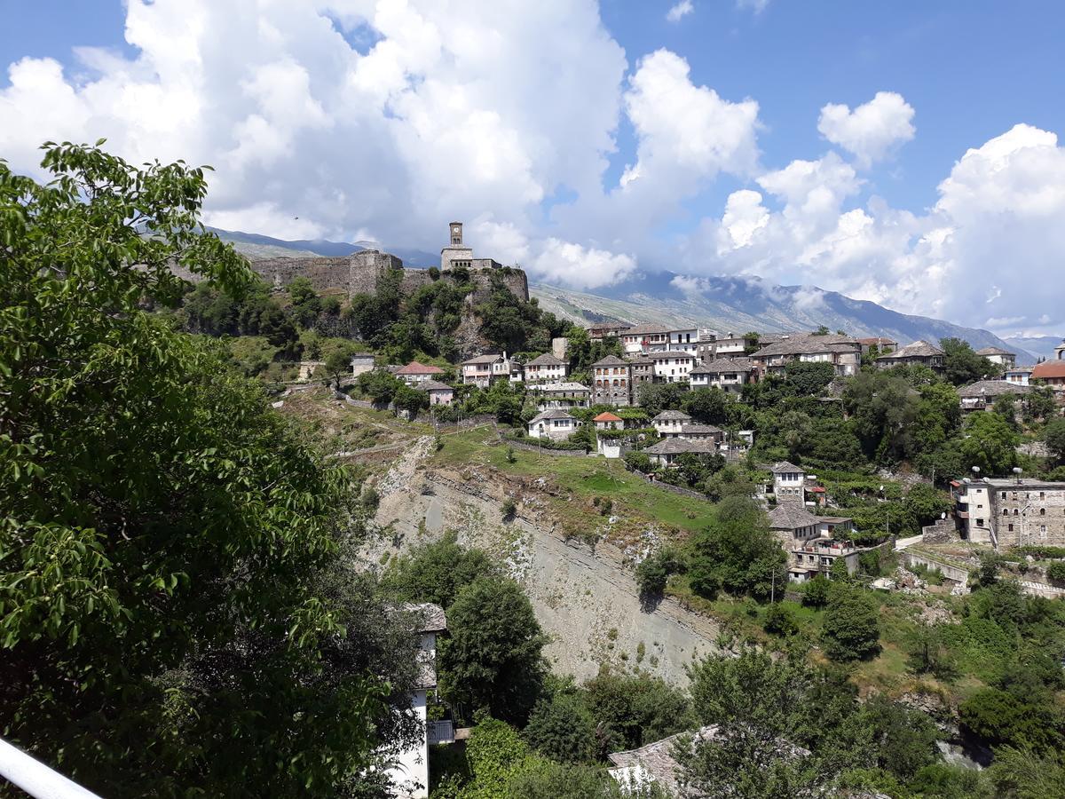 Guest House Argjiro Castle Gjirokaster Bagian luar foto