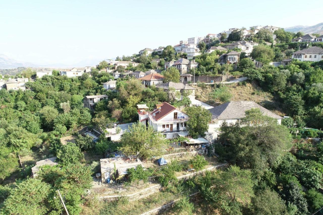 Guest House Argjiro Castle Gjirokaster Bagian luar foto