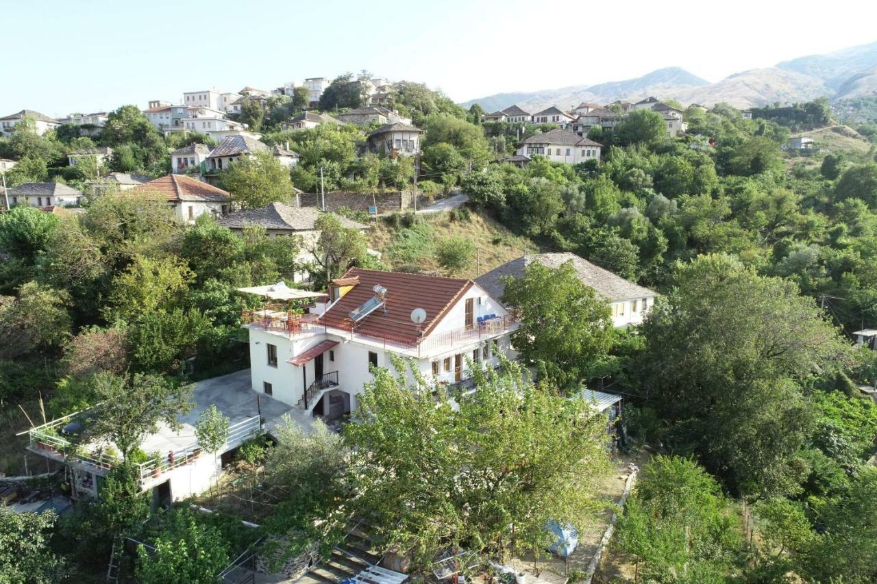 Guest House Argjiro Castle Gjirokaster Bagian luar foto